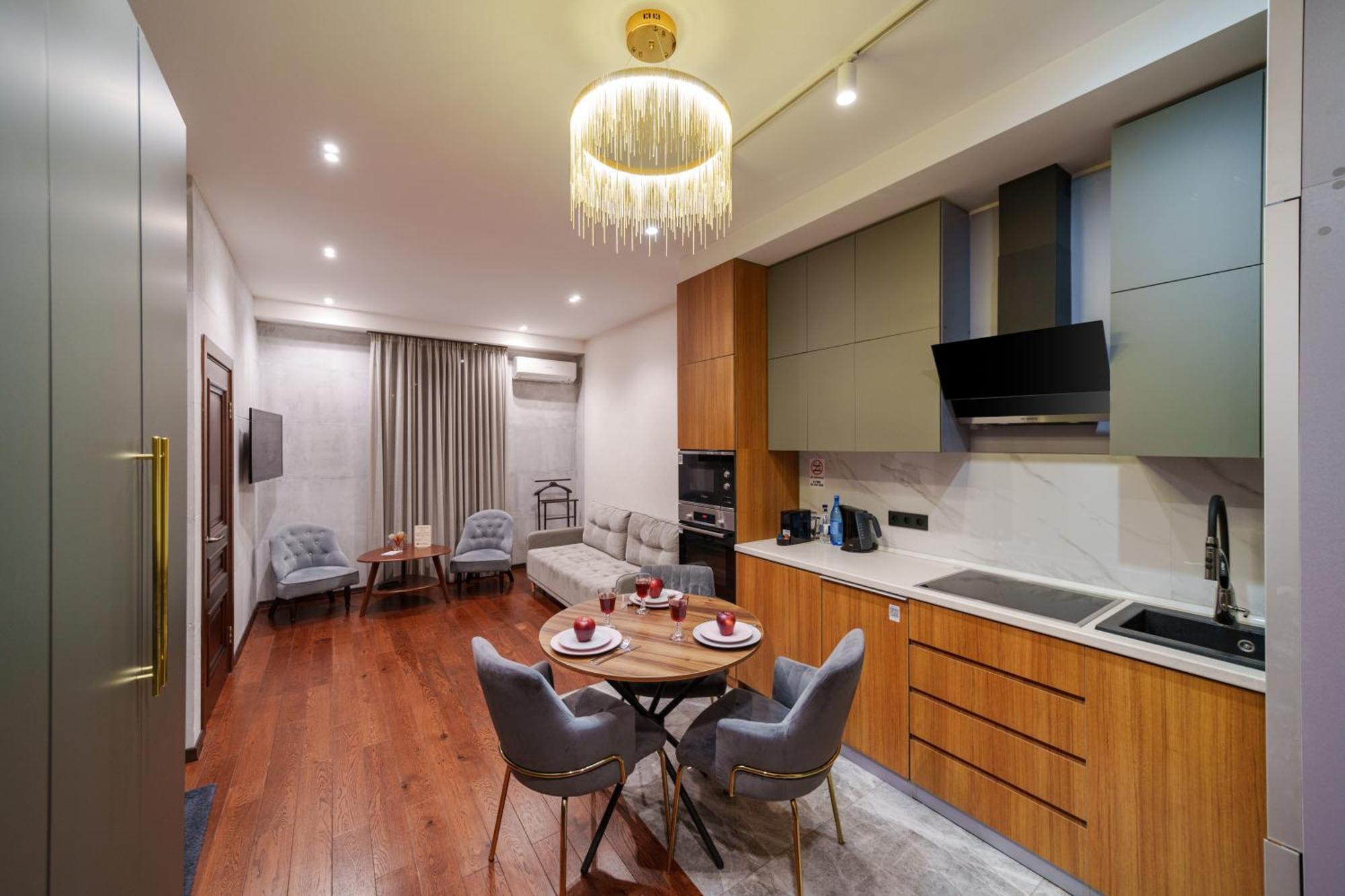 Arch Apart Hotel เยเรวาน ภายนอก รูปภาพ
